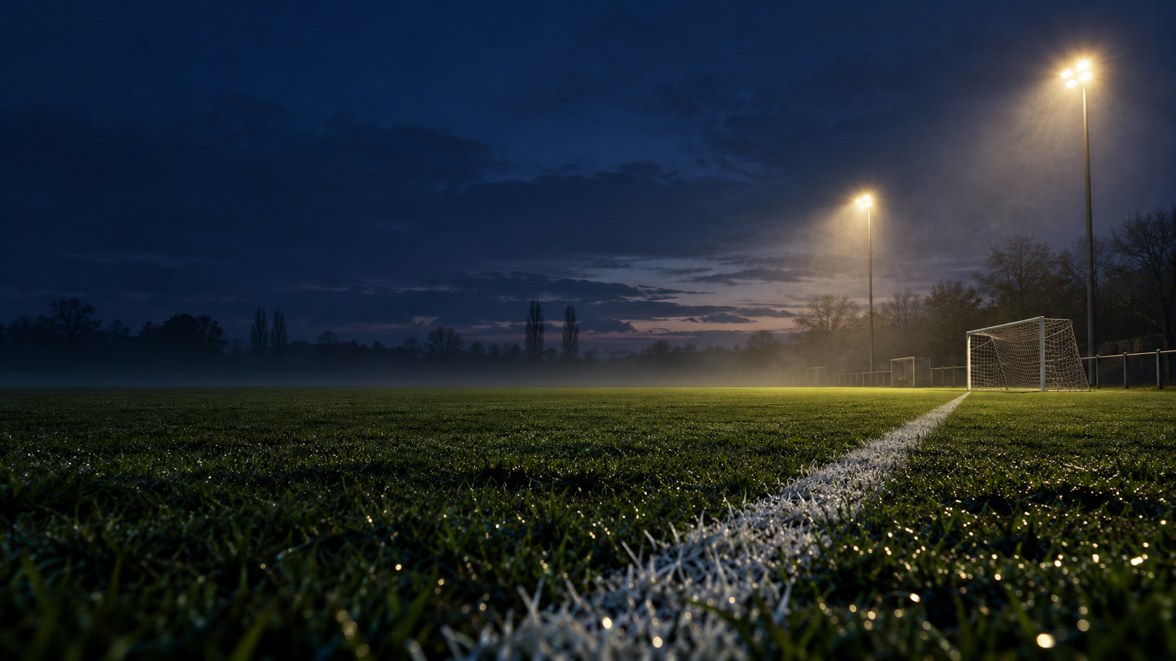 Illustrative Flutlichtstimmung auf einem Fußballplatz bei Dämmerung